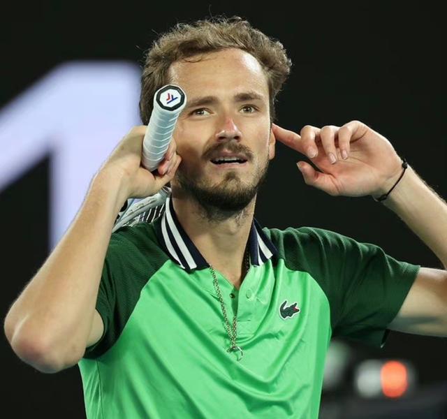 关于意大利网球队鏖战澳大利亚网球队,梅德韦杰夫爆发神勇的信息 关于意大利网球队鏖战澳大利亚网球队,梅德韦杰夫爆发神勇的信息