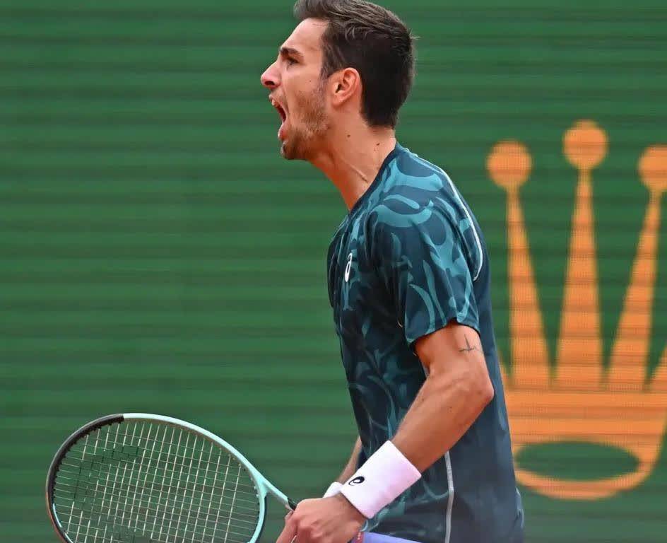 西班牙网球队逆转意大利网球队，费德勒绝境逆转的简单介绍