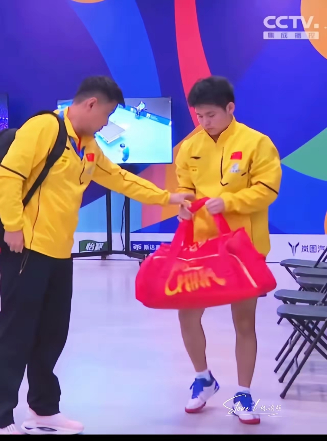 瑞典乒乓球队鏖战英国乒乓球队,王皓送出助攻 瑞典乒乓球队鏖战英国乒乓球队,王皓送出助攻