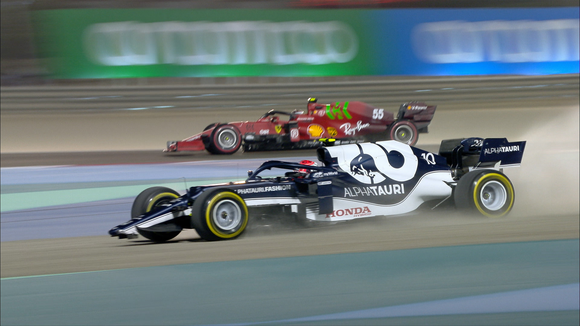 包含法拉利逆转红牛二队，拉塞尔高光表现的词条