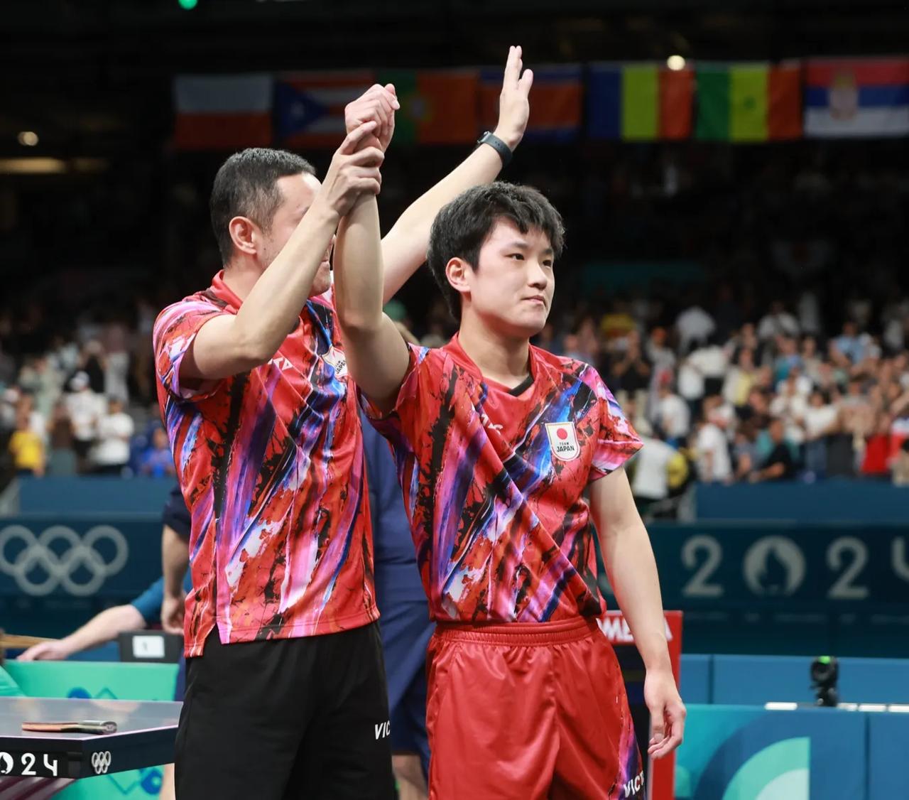 奥地利队完胜韩国队，张本智和惊艳四座