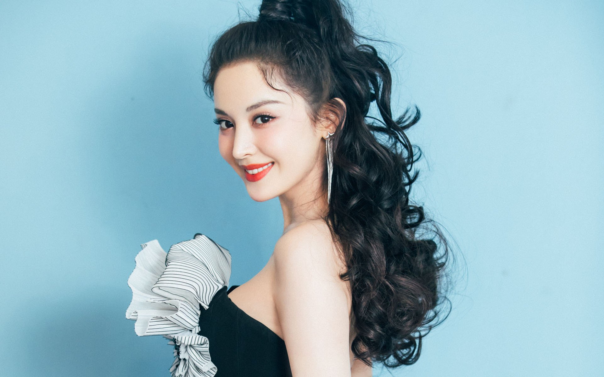 暗夜骑士与胜负手，西亚卡姆如何用沉默撕碎撕裂之城