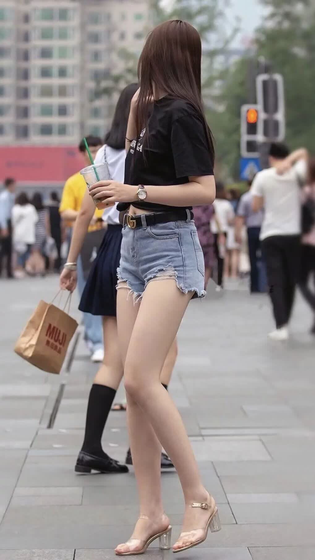 孤星耀世,2026世界杯G组焦点战,莱万多夫斯基擎旗破印,英格兰铁骑暗涌东方的唯一夜晚